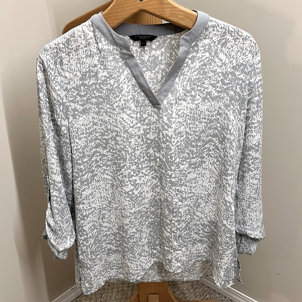🔥Kenneth Cole select size Lg gray v neck blouse loose casual fitting